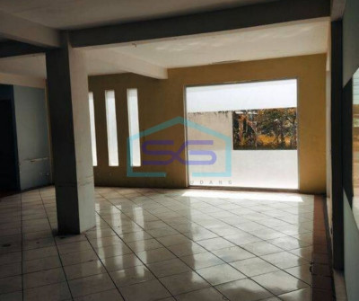 Gedung Disewakan Dengan Akses Parkir Luas di Padangsambian