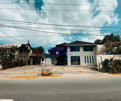 Gedung Disewakan Dengan Akses Parkir Luas di Padangsambian