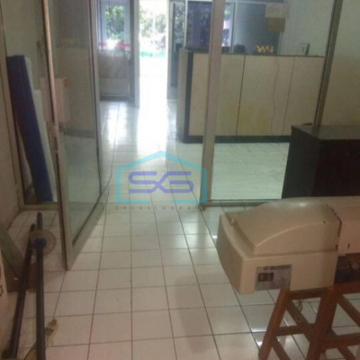 Dijual Ruko 2 1/4 lantai , sudah Renovasi, tinggi dari jalanan