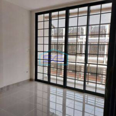 Disewa SOHO,Rukan Jepang 3,5 lantai Gresss.di Sedayu City