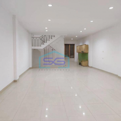 Disewa Ruko 4,5 lantai di Muara Karang. Rapih, siap pakai