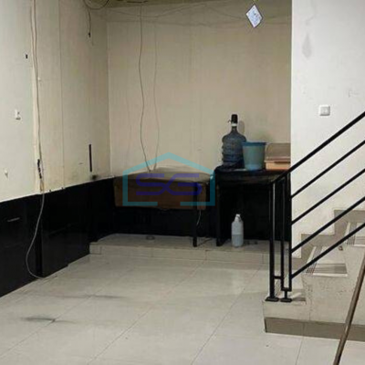 Disewa Ruko 3,5 lantai, di Muara Karang, jalanan utama, strategis