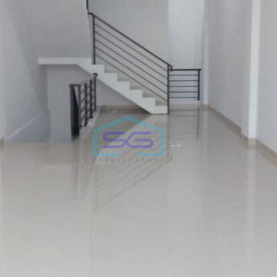 Disewa Ruko 3,5 lantai di Muara karang, siap pakai, tinggi dari jalanan, akses jalan bagus