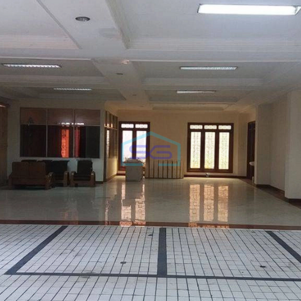 Disewakan Gedung di Sayap Jl BKR, Bandung Pusat Luas Tanah 530m2-1