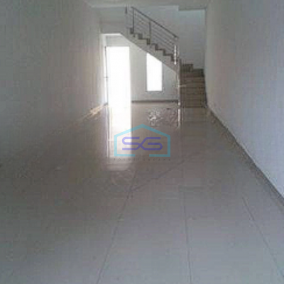 Disewakan Ruko 2 Lantai Bagus Strategis Pusat Kota Buah Batu Bandung LB 306m2