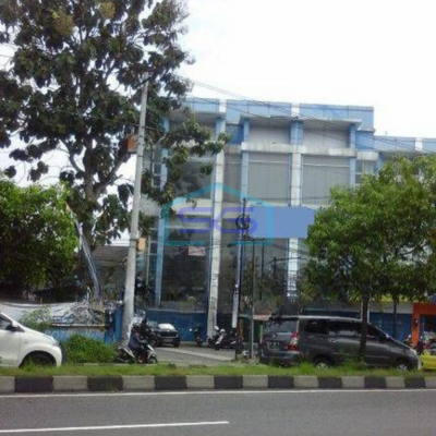 Disewakan Ruko 3 Lantai Pinggir Ringroad Utara Dekat Kampus UGM, UNY, UPN Parkir Luas