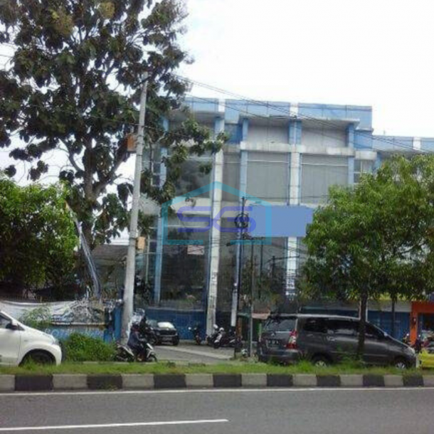 Disewakan Ruko 3 Lantai Pinggir Ringroad Utara Dekat Kampus UGM, UNY, UPN Parkir Luas-1