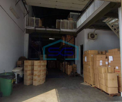 Gudang dijual di Bizpark daan mogot, 2 lantai, lift barang