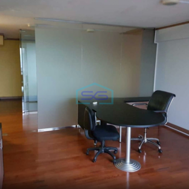Disewakan Gedung Kantor Furnished Luas 100m2 di Jakarta Pusat-4