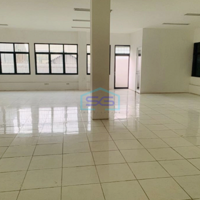 Disewakan Ruko Lengkong, Bandung Luas Bangunan 1082m2