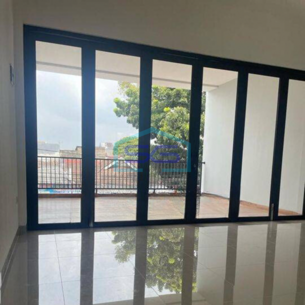 Dijual Ruko baru pinggir jalan utama siap usaha di BSD Griya Loka-4