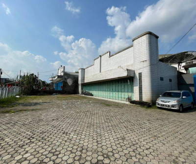 Gudang Dengan Area Parkir Luas di Kota Purwokerto