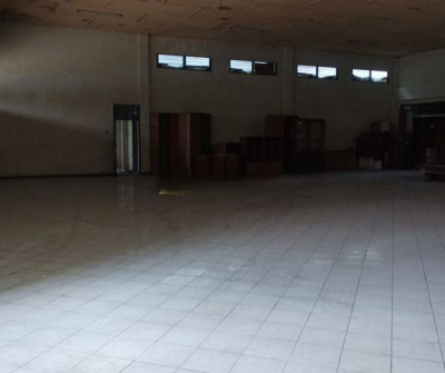 Gudang Dengan Area Parkir Luas di Kota Purwokerto