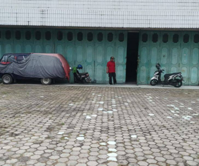 Gudang Dengan Area Parkir Luas di Kota Purwokerto
