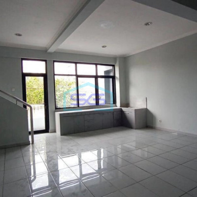 Disewa Gedung Luxurious Cocok Usaha di Mainroad Surya Sumantri