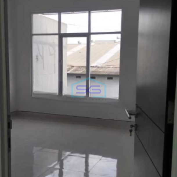 Disewakan Gudang Luas Tanah 850 m2 Lokasi di Alam Sutera Tangerang-1