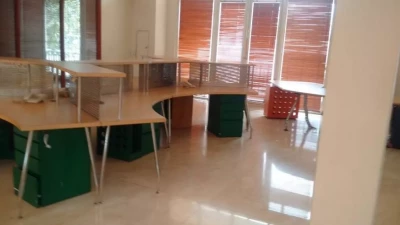 Disewakan kantor di Tangerang dekat pintu tol lippo karawaci luas 4000m