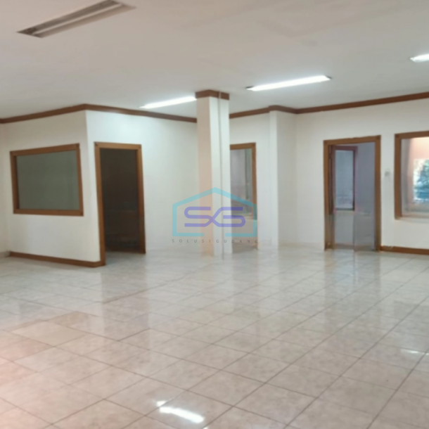 Disewakan Ruko 2 Lantai Luas Tanah 552 m² Lokasi Strategis di BKR Bandung-3