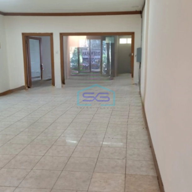 Disewakan Ruko 2 Lantai Luas Tanah 552 m² Lokasi Strategis di BKR Bandung-2