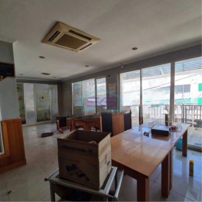 Dijual Cepat Ruko 2 Lantai Luas Bangunan  330 m² di Sawahan Surabaya-2