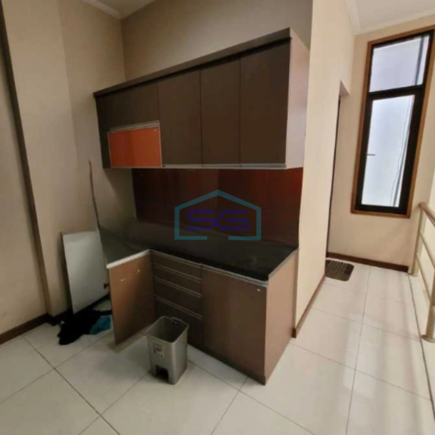 Disewakan Ruko 3 Lantai Luas Bangunan  210 m² Lokasi Setra Sari Bandung-2