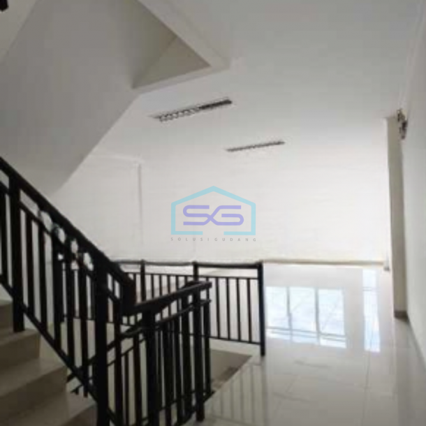 Disewakan Ruko 3 Lantai Luas Bangunan 198 m² Lokasi Summarecon Bandung-2