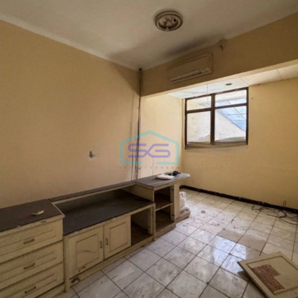 Disewakan Ruko 3 Lantai Luas Tanah  300 m² Lokasi Batununggal Bandung-2