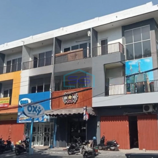 Disewakan Ruko 3 Lantai Luas Bangunan 138 m² Lokasi di Surabaya-1