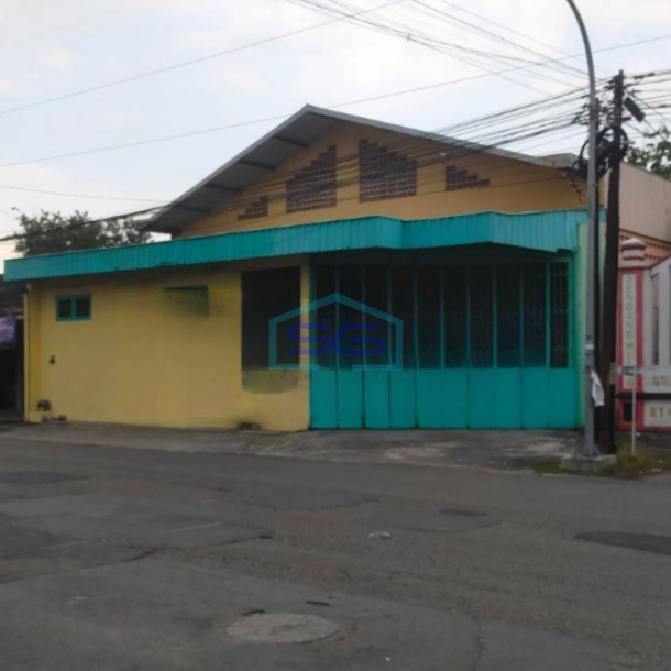 Disewakan Gudang Lokasi Strategis di Jalan Besar Banjarsari Solo Luas Tanah 400 m²-1
