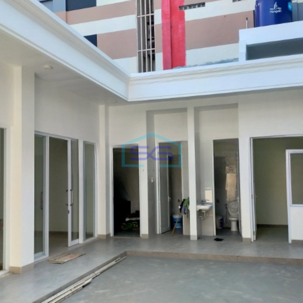 Disewakan Ruko Baru Luas Tanah 325 m² di Mangkubumen Solo-1