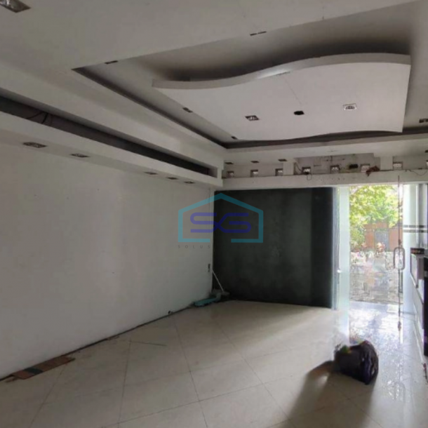 Disewakan Ruko Lokasi Strategis Luas Bangunan  148 m² di Slamet Riyadi Solo-1