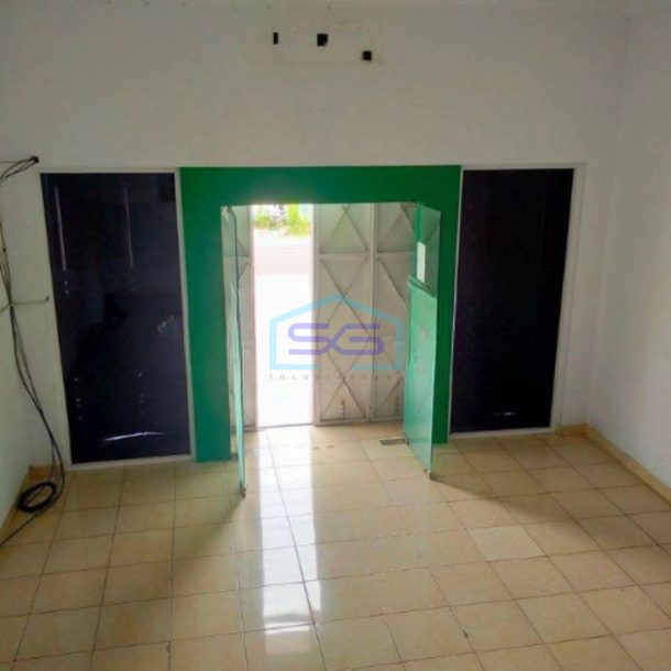 Disewakan Ruko 3 Lantai Siap Pakai di Banjarsari Solo Luas Bangunan  165 m²-1
