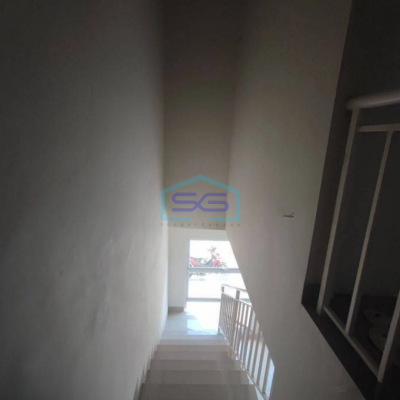 Disewakan Ruko baru di dekat green lake city magnolia park Tangerang 2 lantai