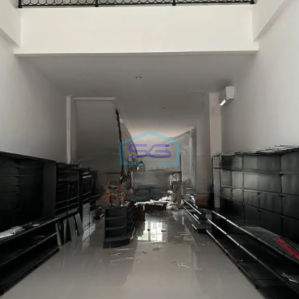 Dijual Ruko 3 Lantai Luas Bangunan  270 m² di Pantai Indah Kapuk 2 Jakarta Utara-1