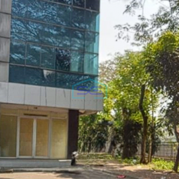 Disewakan Ruko Hook Strategis Bangunan 2 Lantai Luas 220m2-1