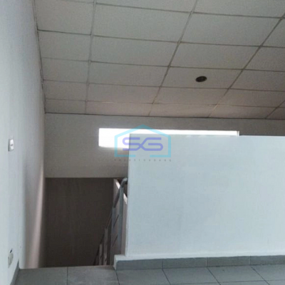 Disewakan Ruko Hook Strategis Bangunan 2 Lantai Luas 220m2