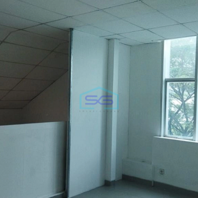 Disewakan Ruko Hook Strategis Bangunan 2 Lantai Luas 220m2