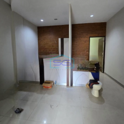 Disewakan Ruko 3 Lantai Luas Bangunan  222 m² Lokasi Candisari Semarang-4
