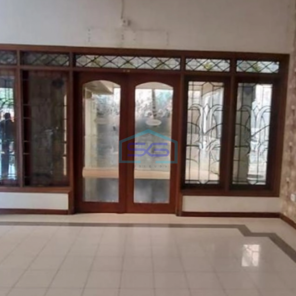 Disewakan Ruko Lokasi Strategis di Semarang Luas Tanah 596 m²-1