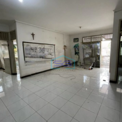 Disewakan Ruko Lokasi Strategis Luas Tanah 355 m² di Semarang-3