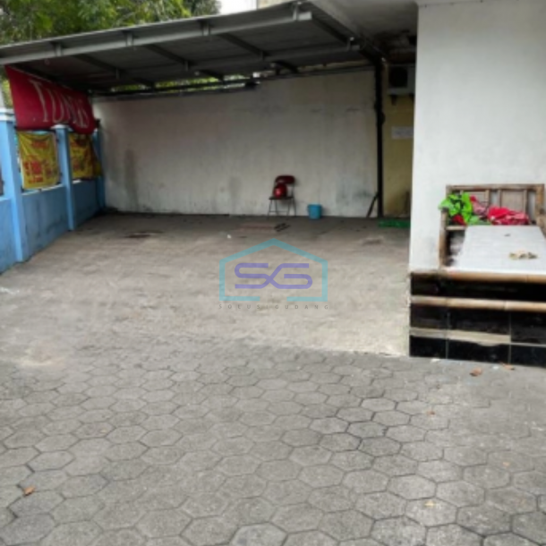 Disewakan Ruko Lokasi Strategis Luas Tanah 355 m² di Semarang-2