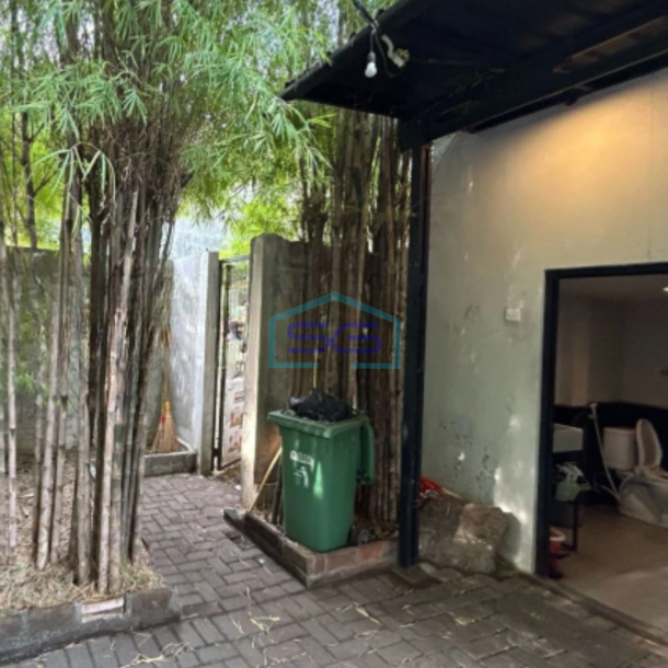 Disewakan Ruang Usaha Sangat Strategis di Majapahit Semarang Luas Tanah 355 m²-1