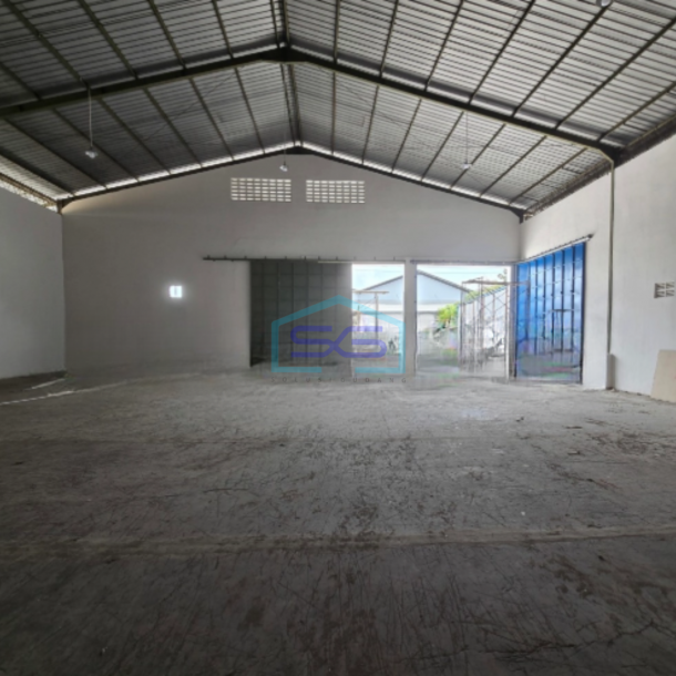 Disewakan Gudang Lokasi Bebas Banjir Luas Bangunan  820 m² di Ngaliyan Semarang-3