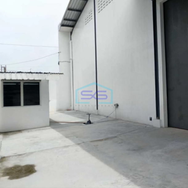 Disewakan Gudang Lokasi Sangat Strategis di Semarang Luas Bangunan 304 m²-1