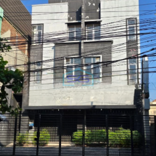 Disewakan Ruko 3 Lantai Luas Bangunan  900 m² Lokasi Pleburan Semarang-1