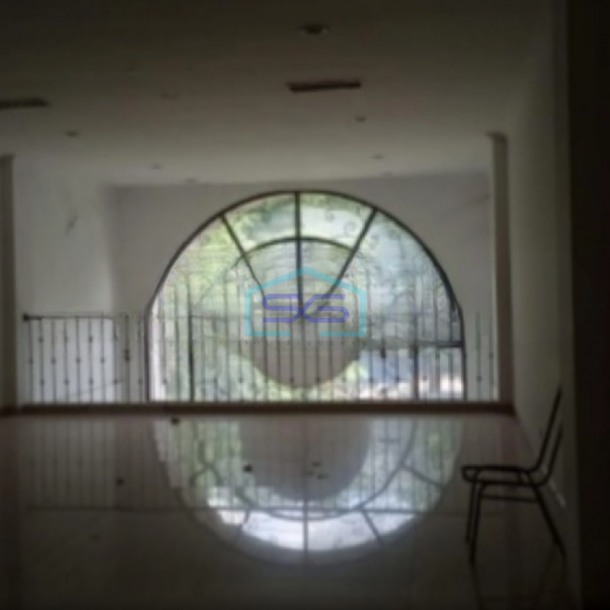 Disewakan Ruko Lokasi Strategis di Gajahmada Semarang Luas Tanah  183 m²-1