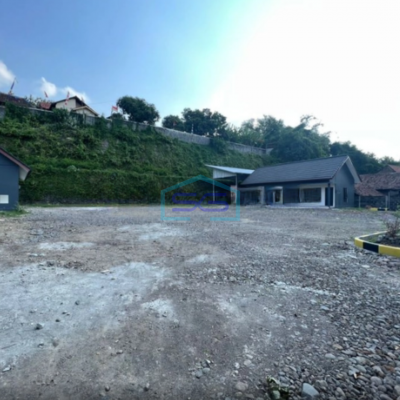 Dijual Tanah Strategis Pinggir Jalan Raya Sudah Ada Bangunan Kantor Cocok Untuk Berbagai Usaha Semarang Barat LT 2302m2