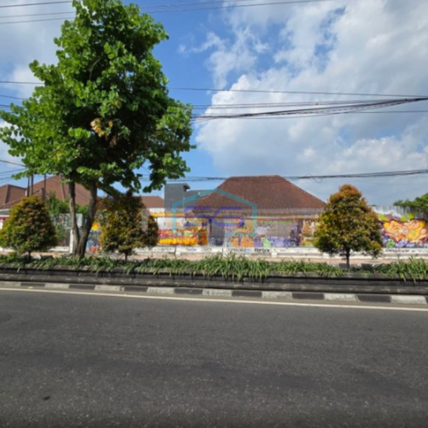 Disewakan Ruang Usaha Butuh Renovasi Luas Tanah 1057m2 di Yogyakarta-1