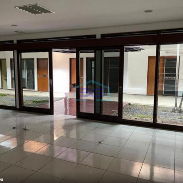 Disewakan Ruko Bangunan 1 Lantai Rapi Terawat Pinggir Jalan Raya Protokol Semarang LT 1085m2-2