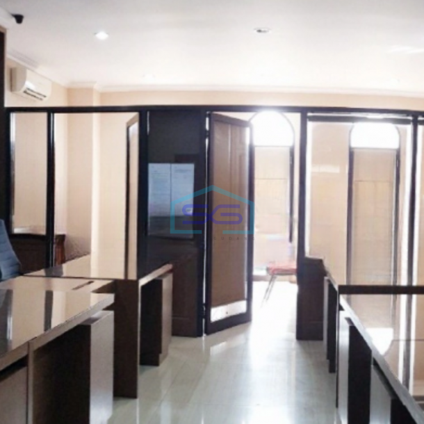 Disewakan Ruko Ada Lift Luas Tanah  299 m² Lokasi Semarang-1